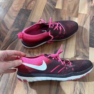 Women’s NIKE focus flyknit trainers black pink size US8